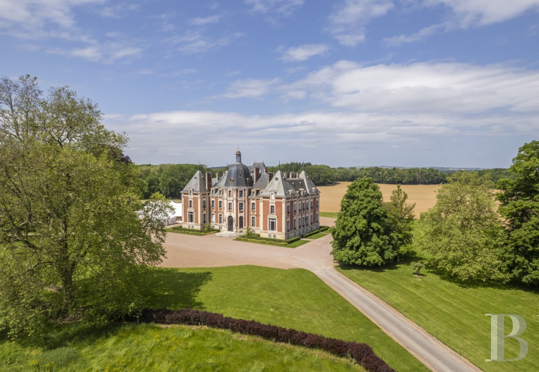 Dans la Nièvre, entre Sancerre et Clamecy, un vaste château familial sur son territoire de 250 hectares - photo  n°47